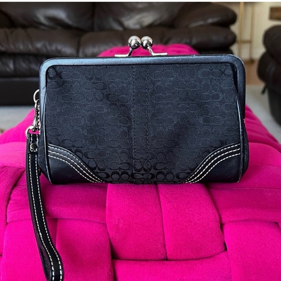 Coach Black Wristlet Clutch kiss lock black canvas - Picture 3 of 13